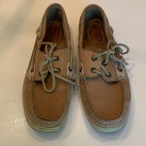 Sperry topsiders tan